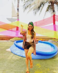 Soundarya Sharma Instagram - बुरा न मानो होली है।❤️🔫

हैप्पी होली।❤️💛💚
.
.
#holihai #holifestival #holi #happyholi