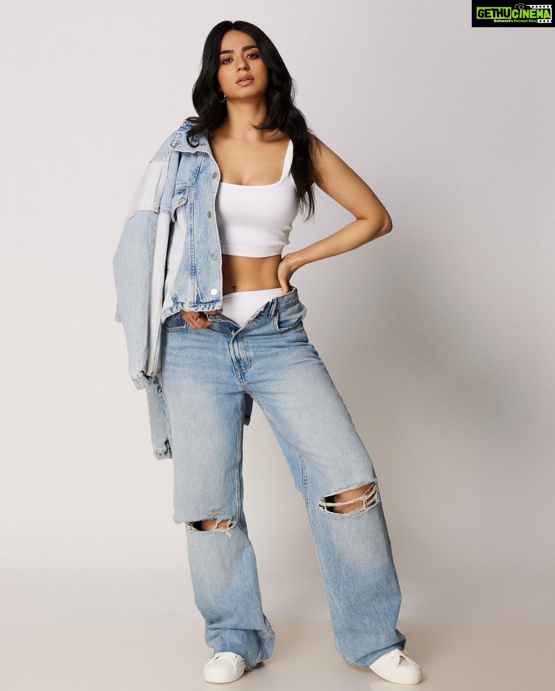 Soundarya Sharma Instagram - 💙🤍💙 Shot by: @trishasarang HMU: @simua_996 Styled by: @khyatibusa Jacket : @mango @conceptsourcestore Denims and shoes : @zara Jewellery : @stradivarius Studio: @whiteboxstudiomumbai