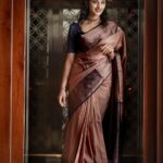 Sowmya Menon Instagram - For Wedding events and Advertisment @jbfilmswedding “Elegance is the only beauty that never fades.” Photography and retouch by @jbfilmswedding @jeffinbijoyphotography Ft @sowmyamenon_ Makeup @alagne_signature Costume @chakitha_designs Kochi, India