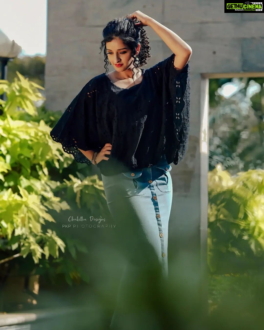Sowmya Menon Instagram - "The most beautiful moments in life are moments when you are expressing your joy, not when you are seeking it" π@chakitha_designs @janki_remya_akhilesh π· @pkp_photography___ π @alagne_signature #fashionstyle #photoshoot #actorπ₯