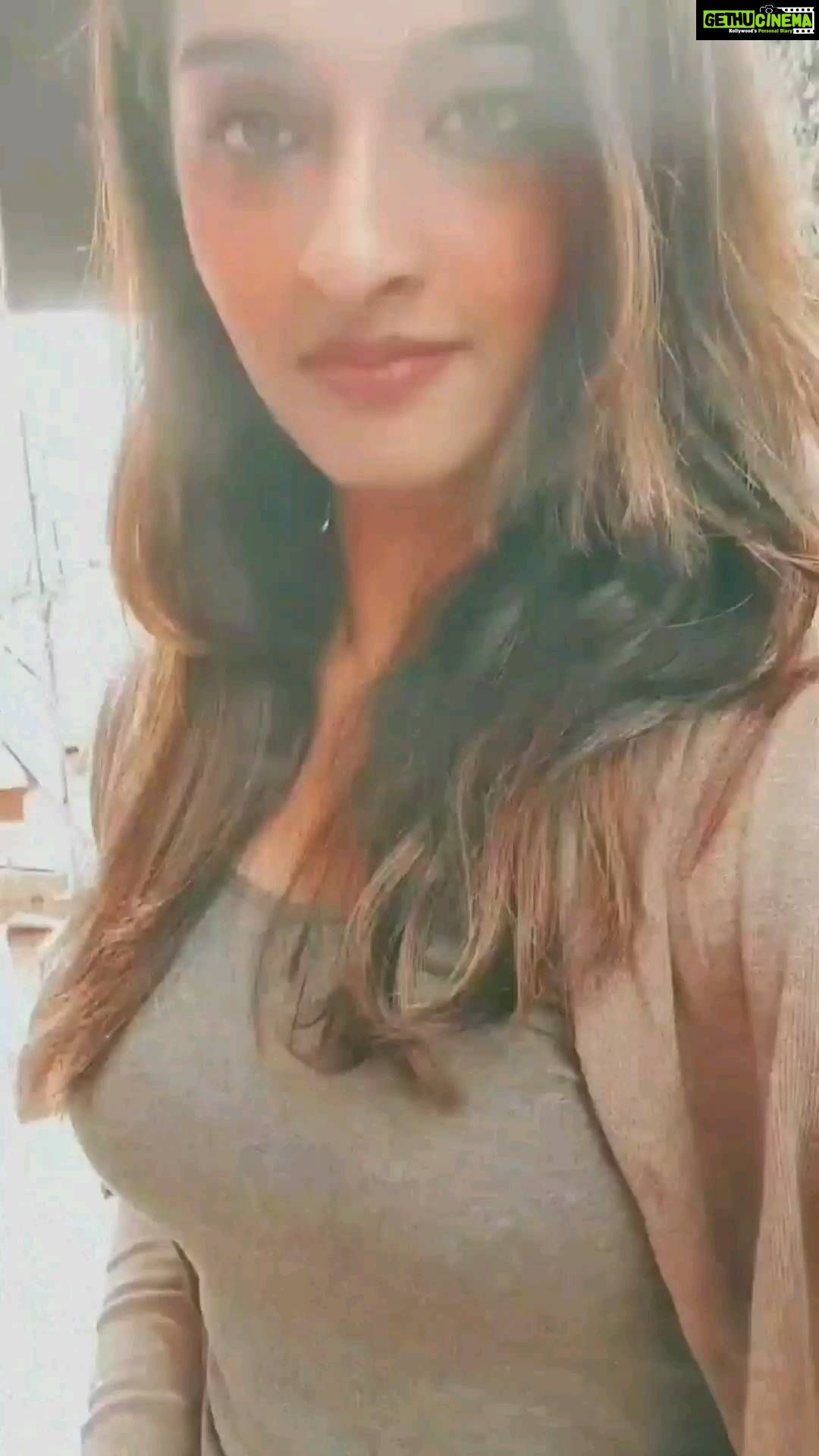 Sowmya Menon Instagram - Grateful to be a part of superstar @urstrulymahesh Blockbuster #sarkaruvaaripaata 🌟🌟 Thank you to each and every one of you for the valuable reviews, Prayers, Love and Support 🥰💗 #SVP blockbuster in theaters now💗 #BlockbusterSVP #summerblockbuster #blessed @gmbents @keerthysureshofficial @mythriofficial @parasurampetla @gmbents @14reelsplus