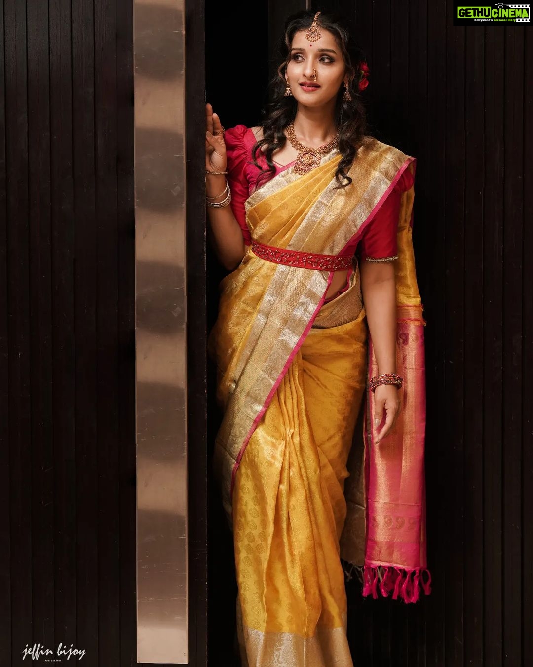Sowmya Menon Instagram - सब कुछ तूने दिया ♾नामो नामो।❤️ Pc @jeffysketches Muah @alagne_signature Costume @chakitha_designs @janki_remya_akhilesh Jewellery @midasbeautymartkochi #theultimatereality #mahashivratri #feelingblessed #grateful