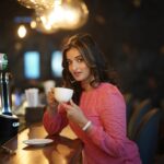 Sowmya Menon Instagram - The best Love Triangle: Me, My ❤️ and Coffee ☕️❄️💫 Photography @sarath_photoartist Muah @alsaa_beauty Costume @resha_by_rehana_shana #skrforever #gratitude #♾️