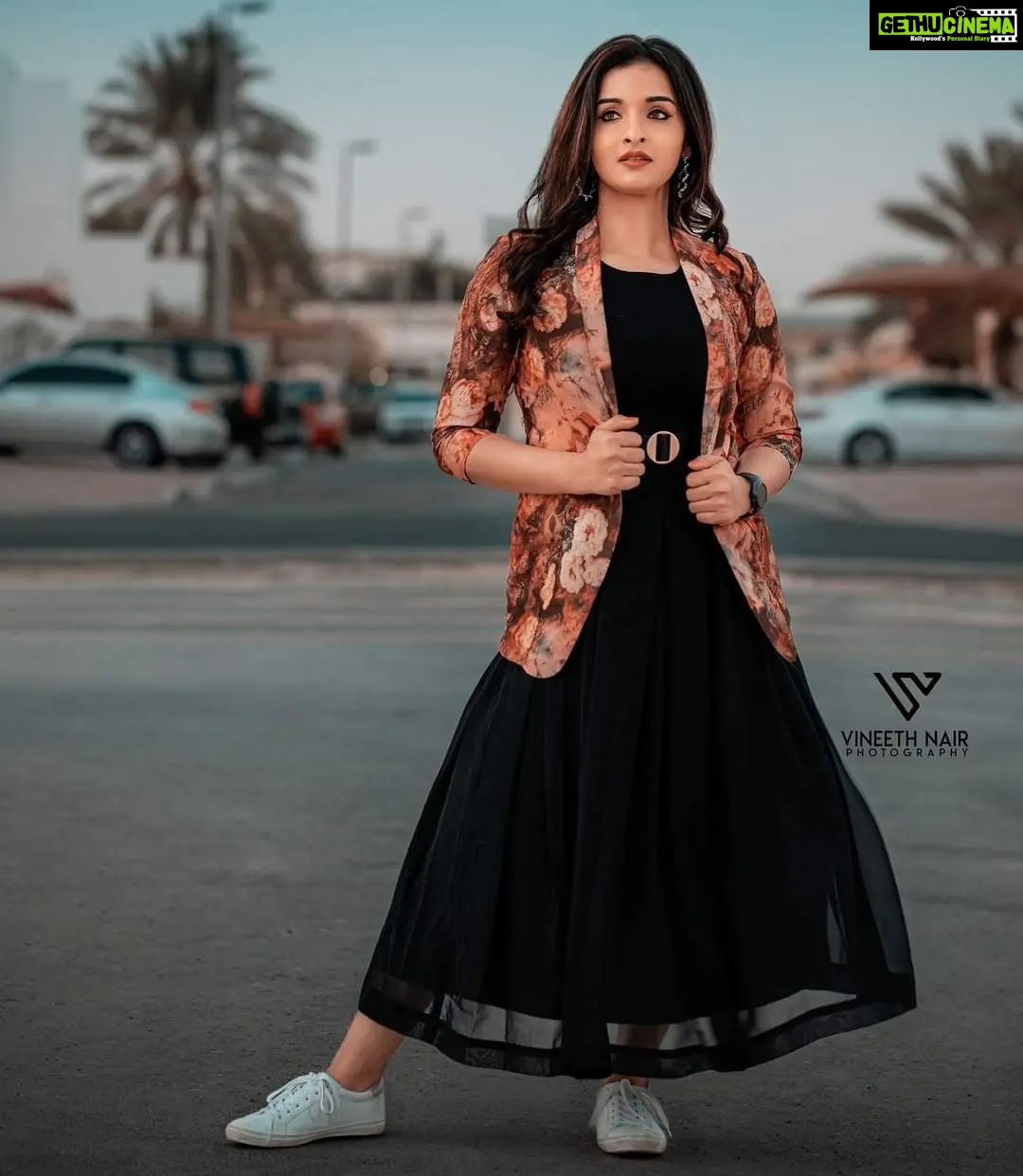 Sowmya Menon Instagram - 🖤🤎 pc @vineethphotos Costume @ecstacy_dubai