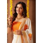 Sowmya Menon Instagram - May this Onam brings to you the brightest and choicest happiness and love you have always wished for! "ഓര്‍മ്മകളും ഒരായിരം പൂക്കളുമായി വീണ്ടും ഒരു പൊന്നോണണം കൂടി... എല്ലാ പ്രിയപ്പെട്ടവര്‍ക്കും ഓണാശംസകള്‍" @manoramaweekly PC @arun_payyadimeethal Muah @rejishaeveryouth Costume @turmerikofficial #onamfestival #happyonam #gratitude