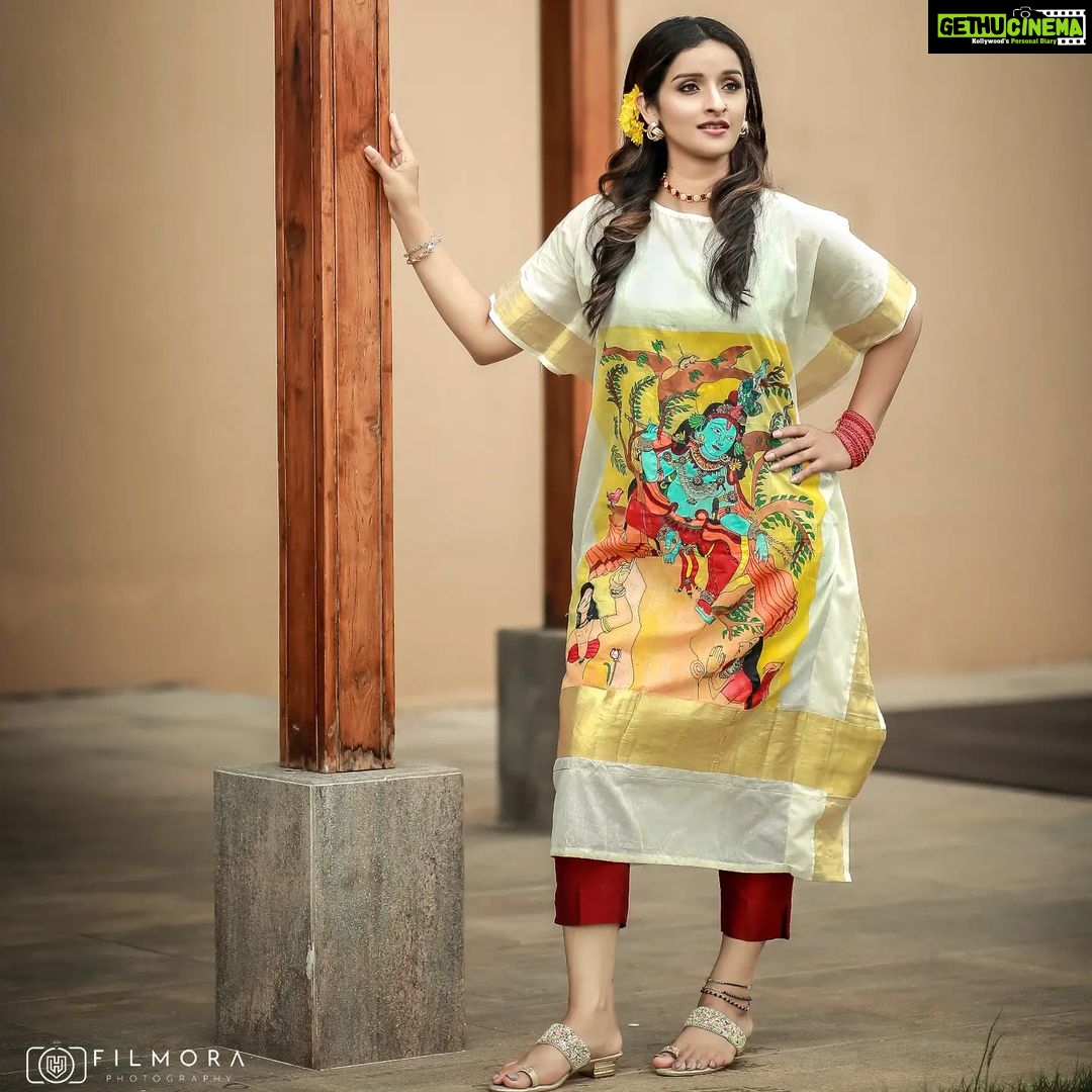 Sowmya Menon Instagram - Onam Celebrations Begins🦋🌼♾️ Photography@filmora_photography @sivaprasadmr @mirshad_photography @jishnutmk Make Up @alagne_signature Stylist & Costume @shilpashivdas Jewellery @westsidestores (Lulu Kochi) #festivevibes #onamfestival #festivecollection ❤️
