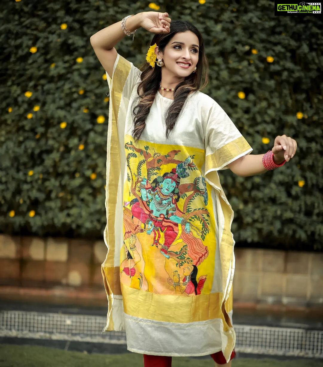 Sowmya Menon Instagram - Onam Celebrations Begins🦋🌼♾️ Photography@filmora_photography @sivaprasadmr @mirshad_photography @jishnutmk Make Up @alagne_signature Stylist & Costume @shilpashivdas Jewellery @westsidestores (Lulu Kochi) #festivevibes #onamfestival #festivecollection ❤️