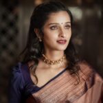 Sowmya Menon Instagram - For Wedding events and Advertisment @jbfilmswedding “Elegance is the only beauty that never fades.” Photography and retouch by @jbfilmswedding @jeffinbijoyphotography Ft @sowmyamenon_ Makeup @alagne_signature Costume @chakitha_designs Kochi, India