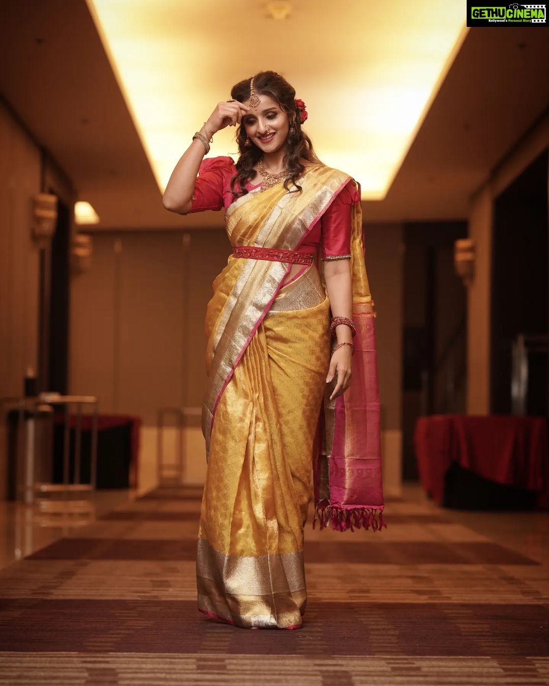 Sowmya Menon Instagram - The universe is always working in your favour ❤️ Pc @jeffysketches Muah @alagne_signature Costume @chakitha_designs @janki_remya_akhilesh Jewellery @midasbeautymartkochi #believeinyourself