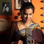 Sravana Bhargavi Instagram - Jewellery @aarni_by_shravani ❤️❤️ Photography @lens_art_moments 🤟 Location courtesy @sbowindia Sodabottle Opener Wala. Jubilee Hills