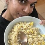 Sravana Bhargavi Instagram - DINNER : EGG RICE WITH LEFTOVER BROWN RICE in 5mins!!!