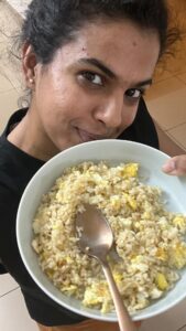 Sravana Bhargavi Instagram - DINNER : EGG RICE WITH LEFTOVER BROWN RICE in 5mins!!!