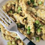 Sravana Bhargavi Instagram - QUICK HEALTHY DINNER : OATS UPMA Add as many vegetables you want to it!!