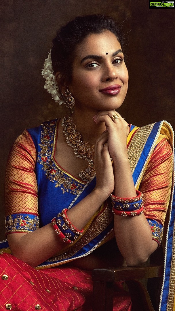 Sravana Bhargavi Instagram - Campaign shoot for @tejasarees Photographed and edited by @jimmynomula Inflame @ravurisravana.bhargavi Creative Producer @ramugajjala Jewellery by M.Bajranglal jewellers Shot with @nikond810 + @godoxindiaofficial + @nikonindiaofficial @nikonasia . . . #fashionhyderabad #traditionaloutfits #sampradayabride #bridalwear #vscohyderabad #nikonasia #godoxindiaofficial #godox #tejasarees #sravanabhargavi #singersravanabargavi #ramugajjala #fotosaints #indianfashionstore #hyderabadfashiondesigner #hyderabadfashioninfluencer #hellohyderabad @hyderabad_designer_boutique @officialweddingmagazine @pellipoolajada bridesofhyderabad @pellikuthuru @brides_of_southh @bridesessentials @brides.of.india @shopzters @thegorgeousbride Hyderabad