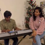 Sravana Bhargavi Instagram – A little Jam session with @gunasekharsumanth 😇