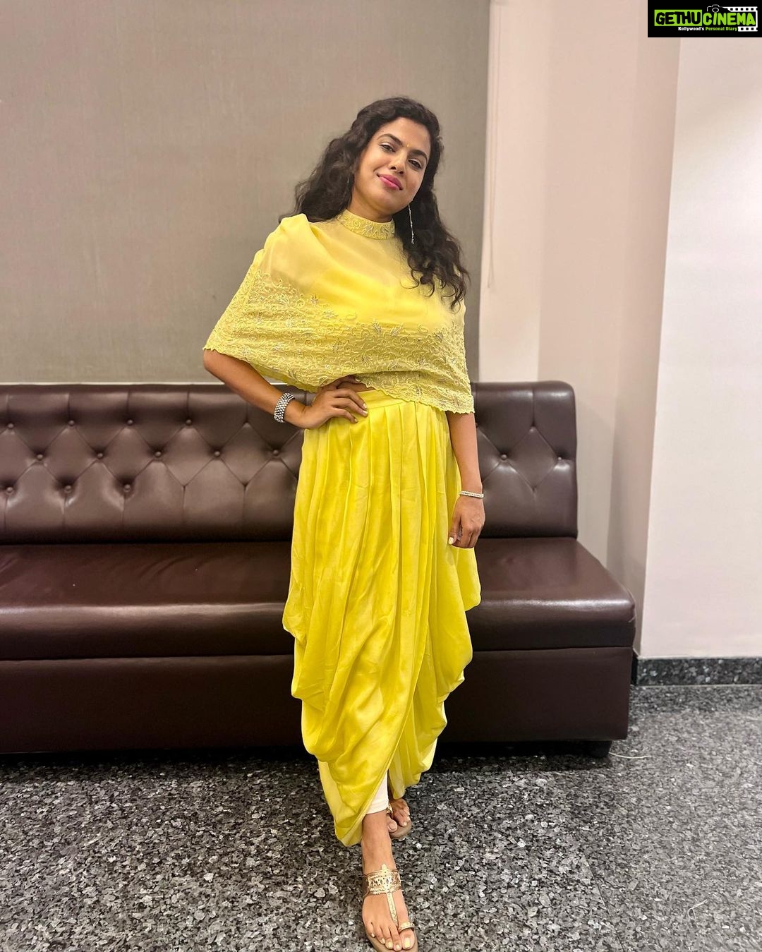 Sravana Bhargavi Instagram - Perfect Sangeeth attire!! This Stunning outfit by @designerkavitaagarwal
