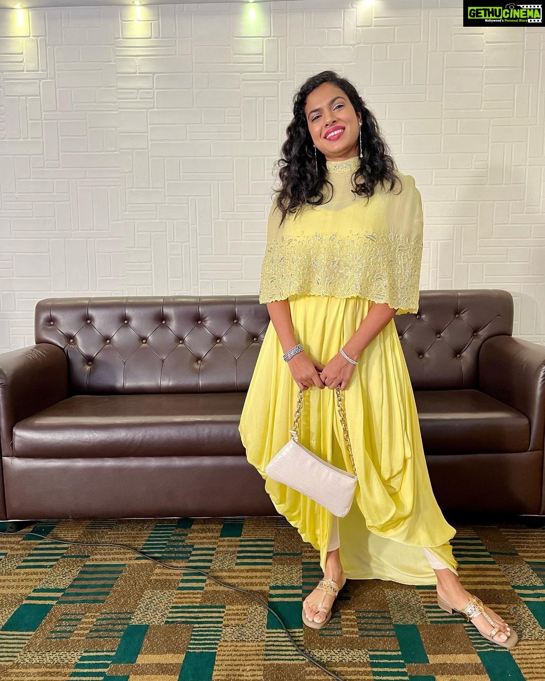 Sravana Bhargavi Instagram - Perfect Sangeeth attire!! This Stunning outfit by @designerkavitaagarwal