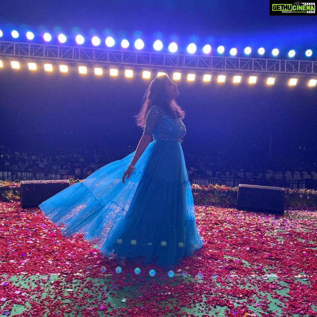 Sravana Bhargavi Instagram - Lights n roses - SB Outfit : @kowshiki_couture Pc @iyengarmrudula