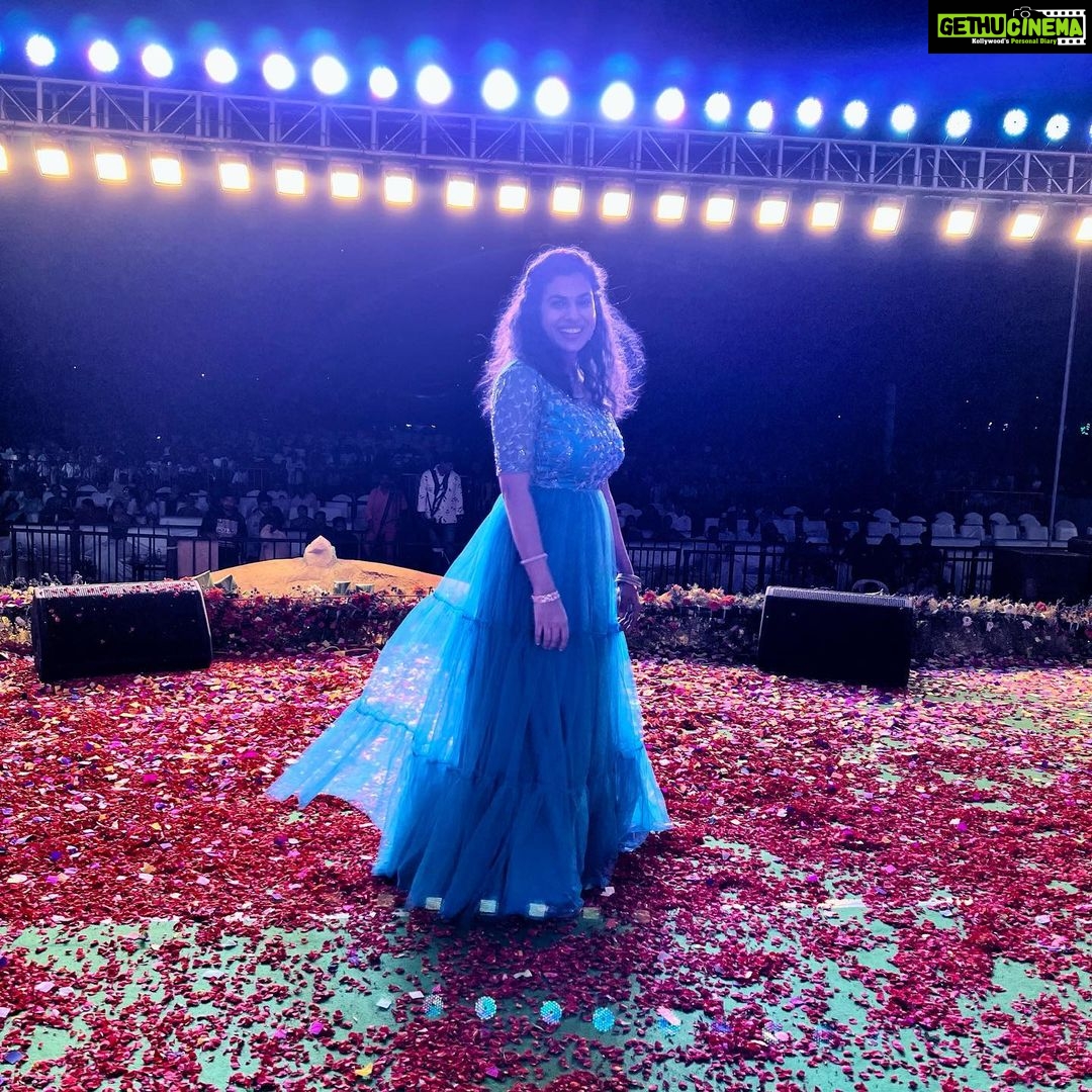 Sravana Bhargavi Instagram - Lights n roses - SB Outfit : @kowshiki_couture Pc @iyengarmrudula