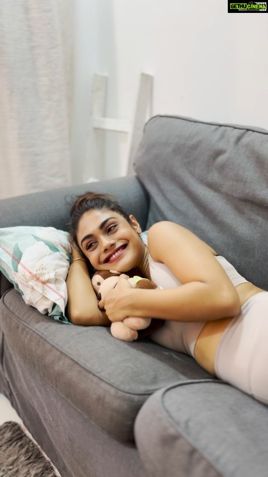 Sreejita De Instagram - I’m sure that everyone can relate this with me 🤣 Agreed? . 🎬Shot & Edited by @ashmaneditors . #sreesquad #Sreejitade#reelitfeelit #reelkarofeelkaro #netfilx #lazymood #trendingreels #viral #viralreel #explorepage #explore #love #trending #trends #trend #reels #reelsinstagram