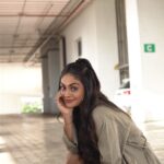 Sreejita De Instagram - Sometimes the most unexpected locations make for the most memorable moments - like shooting this reel video at a parking lot! 🚗🛵😅 . 🎬Shot & Edited by @ashmaneditors . #sreesquad #Sreejitade#reelitfeelit #reelkarofeelkaro #parkinglotfun #outdoorfun #trendingreels #viral #viralreel #explorepage #explore #love #trending #trends #trend #reels #reelsinstagram
