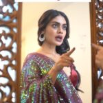 Sreejita De Instagram - POV. every girl can relate this with me 😁💕 . 🎬Shot & Edited by @ashmaneditors . Wearing : @pariscreation7 Styled by @nidhikurda . #sreesquad #Sreejitade#reelitfeelit #kareenkapoor #reelkarofeelkaro #trendingreels #viral #viralreel #explorepage #explore #love #trending #trends #trend #saree #traditional #indianoutfit