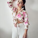 Sreejita De Instagram - 🌸🌺🌻🌼🌹 Feeling flowery! Shot and edited by @ashish_sawant__ #photoshoot #bollywood #fashion #photooftheday #sreejitade