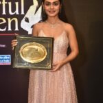 Sreejita De Instagram - Gratitude! Style icon of the year @middayindia ❤️🙏🏼 Styled by @nidhikurda Wearing @nidhikurda ❤️ #midday #awards #sreejitade