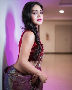 Sreejita De Instagram - The best jewelry that goes with a saree is a precious smile😊
. 
🎬Shot & Edited by  @ashmaneditors
.
Wearing : @pariscreation7 
Styled by @nidhikurda
. 
#sreesquad #Sreejitade #saree #indianoutfit #traditional #trendingreels #viral #explorepage #explore #trending #trends #trend