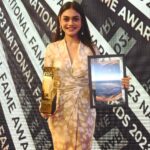 Sreejita De Instagram - Moments of Joy! #gratitudepost Thank you to all my fans, friends and family ❤️❤️ #thankyou 🧿 Styled by @ashnaamakhijani Jewellery @ethnicandaz #sreejitade #awards #awards night #gratitude