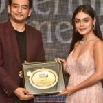 Sreejita De Instagram - Gratitude! Style icon of the year @middayindia ❤️🙏🏼 Styled by @nidhikurda Wearing @nidhikurda ❤️ #midday #awards #sreejitade
