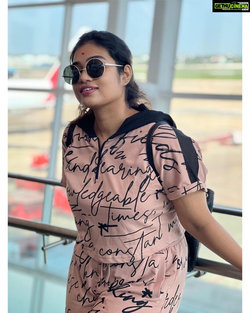 Srinisha Jayaseelan Instagram - Singapore are you ready 💜❤️😍🔥 Very much excited to see you all in @immancomposer sir’s live in concert on 25th September at Esplanade hall !💜❤️ #singer #playback #dimman #live #singapore