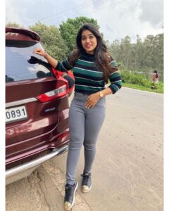 Srinisha Jayaseelan Instagram - Weekend it is!!!💜❤️
📸 : @madhujoshika_jayaseelan 😘