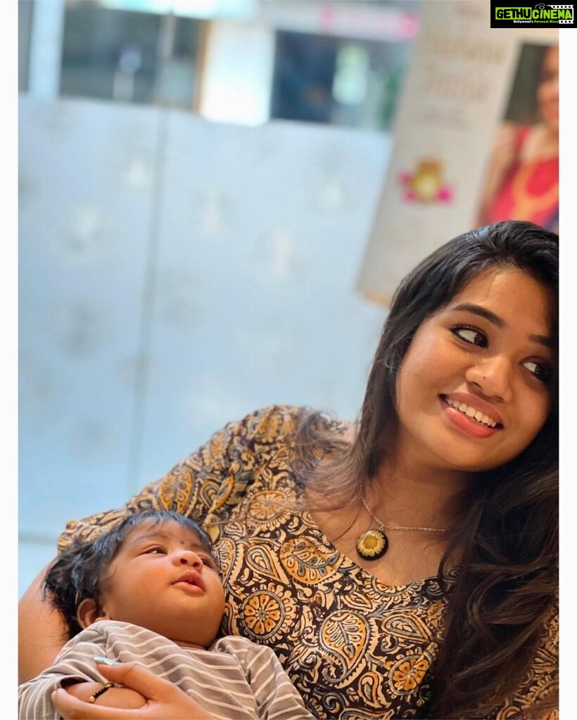 Srinisha Jayaseelan Instagram - Meet my Xerox🥺💜❤️ Couldn’t hold myself from posting these adorable pictures with my niece💜❤️ 📸: @madhujoshika_jayaseelan 😘 #myhappyplace #myhappiness #angel #mydoll #niece #babygirl 𝓐𝓷𝓰𝓮𝓵