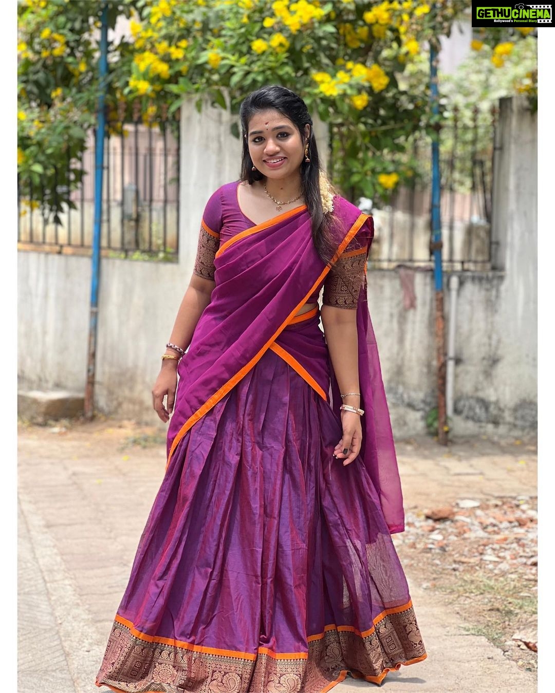 Srinisha Jayaseelan Instagram - தீம்தனனா தீம்தனனா தீம்தனனா தீம்தனனா தீம்தனன்னா தீம்தனனா திரனா 💜❤️ 👗: @deepoo_designers ❤️ 📷: @madhujoshika_jayaseelan 😘