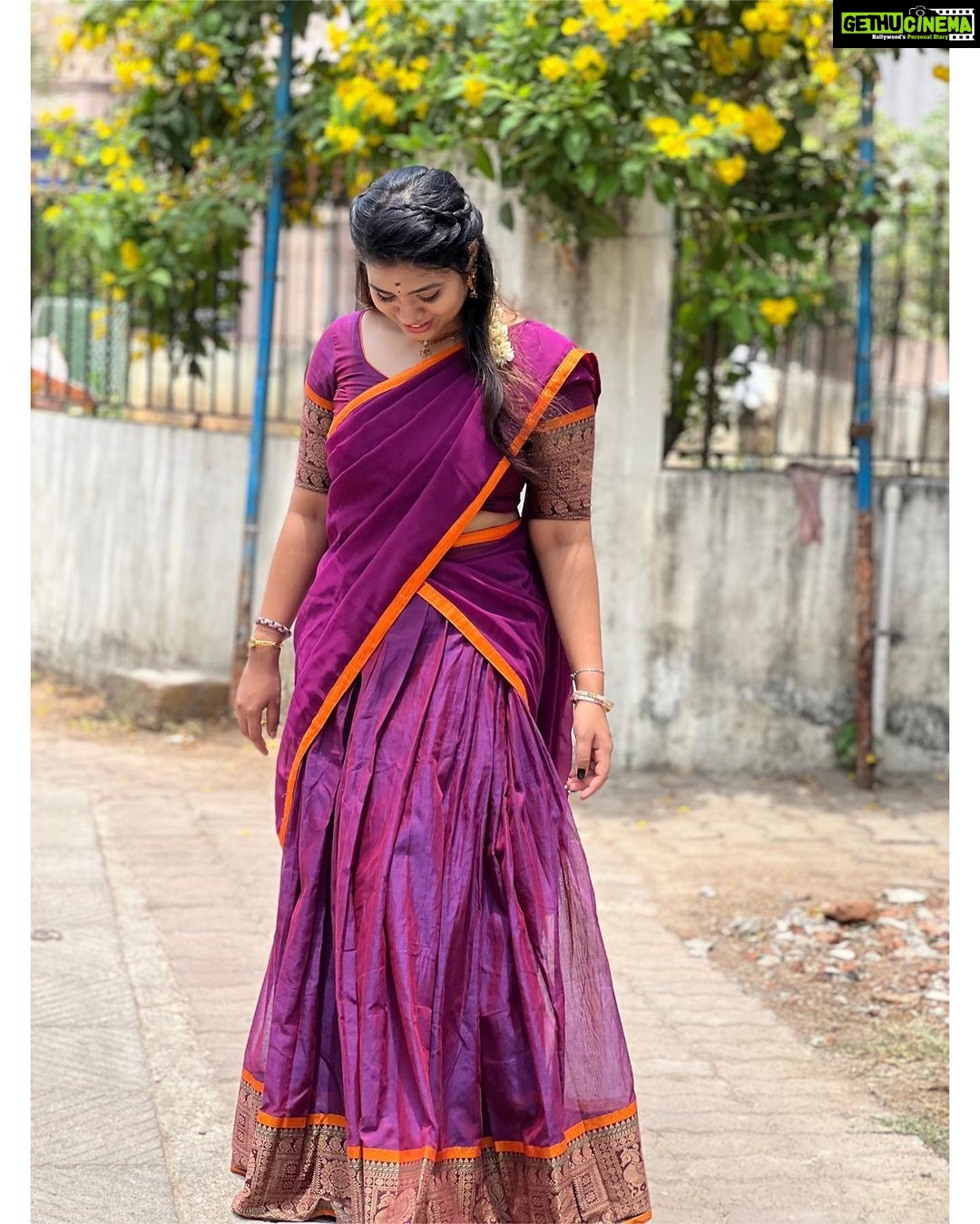 Srinisha Jayaseelan Instagram - தீம்தனனா தீம்தனனா தீம்தனனா தீம்தனனா தீம்தனன்னா தீம்தனனா திரனா 💜❤️ 👗: @deepoo_designers ❤️ 📷: @madhujoshika_jayaseelan 😘