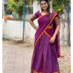 Srinisha Jayaseelan Instagram - தீம்தனனா தீம்தனனா தீம்தனனா தீம்தனனா தீம்தனன்னா தீம்தனனா திரனா 💜❤️ 👗: @deepoo_designers ❤️ 📷: @madhujoshika_jayaseelan 😘