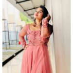 Srinisha Jayaseelan Instagram - Do not miss to watch my performance along with the legendary singer @unnikrishnanpofficial sir in Super Singer 9 on Vijay Television 💜❤️✨ Wearing: @styl_chennai ❤️ #singer #vijaytv #performance #live