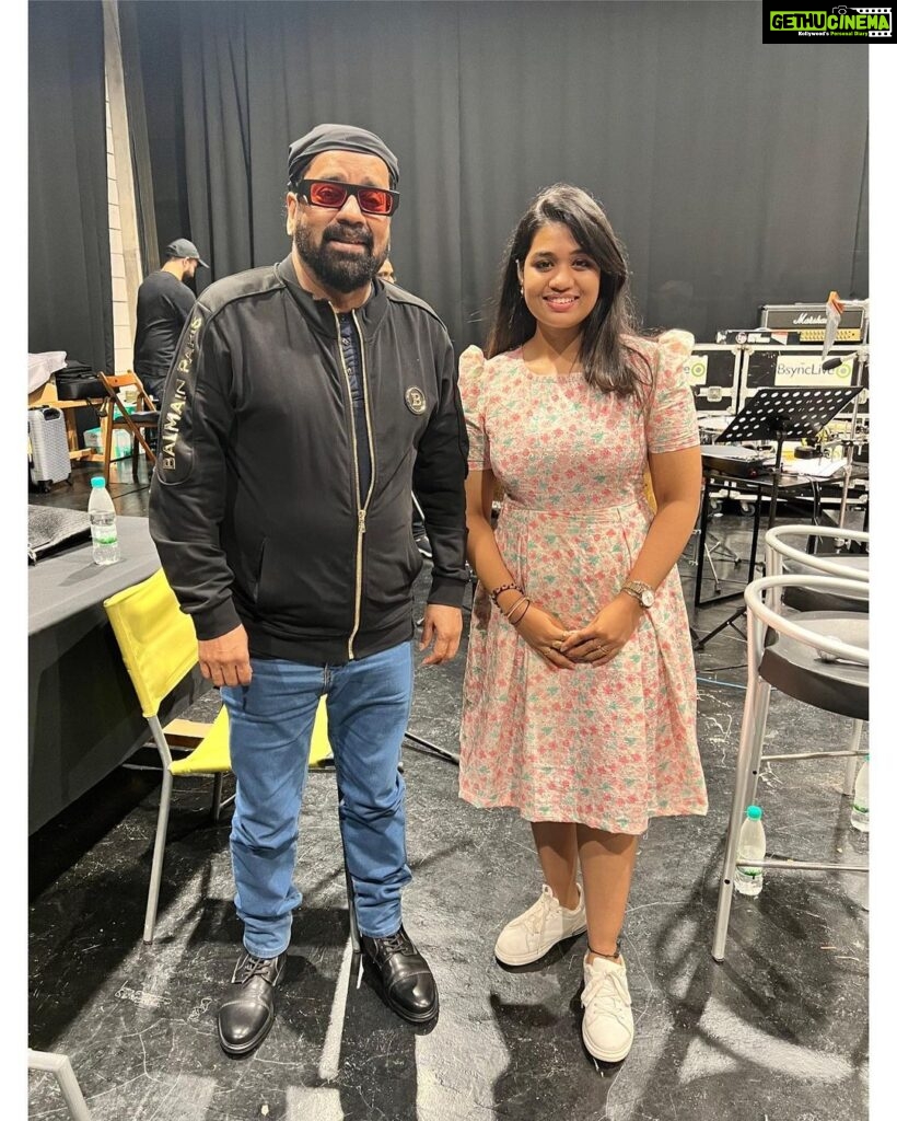 Srinisha Jayaseelan Instagram - Day 1 at Malaysia 💜❤️ What a blessed day it was🥺💜❤️ Met the king of voice @singerhariharana sir and had the blessing to talk and sing with the legend himself !! Can’t wait for you all to witness it live on 12th of this month at PICC , Putrajaya, Malaysia 💜❤️ #love #singer #hariharan #sir #liveinconcert Kuala Lumpur, Malaysia