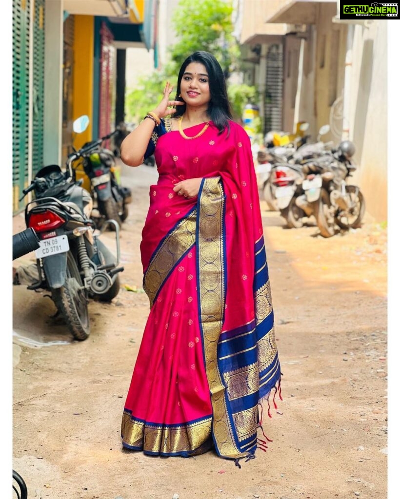 Srinisha Jayaseelan Instagram - இனிய தீபாவளி திருநாள் நல்வாழ்த்துக்கள்💜❤️ Wearing amma’s 25years old pattu saree😍💜❤️ 📸: @snaps_by_madhu 😘