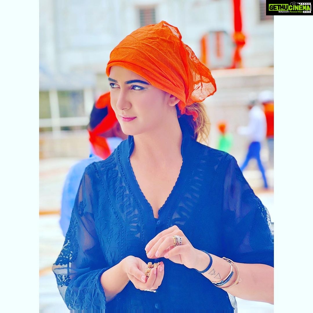 Srishti Jain Instagram - Sending positivity to everyone this morning 🙏🏻❤️ . . . . . . . . . . . . . . . . . . . . . . . . . . . . . . #gurudwara #peace #love #light #happyvibes #blessings #newpost #picoftheday #instagood #instapic #instagram #insta #explore #explorepage✨ #newbeginnings Guruduwara Dukh Nivaran Sahb Patiyala