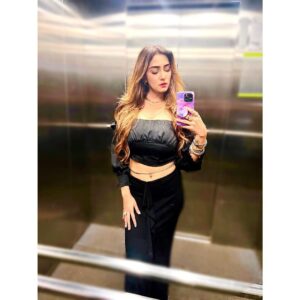Srishti Jain Instagram - I think black is my colour! . . . . . . . . . . . . . . . . . . . . . #black #birthday #instagram #instagood #instalike #makeup #makeuplook #softglam #allblackoutfit #explore #explorepage #postoftheday #newpost #fashiongamestrong #glow Mumbai, Maharashtra