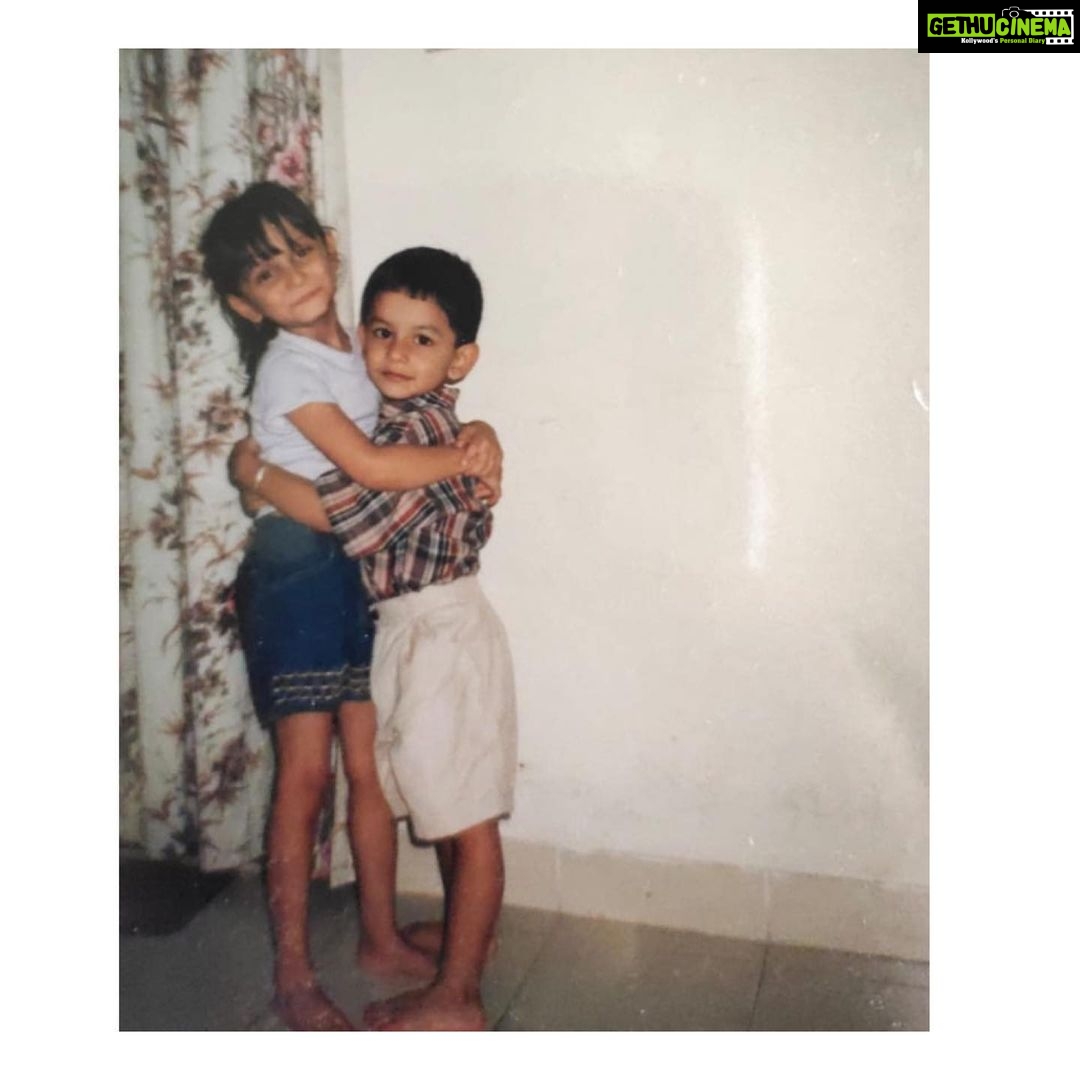 Srishti Jain Instagram - Some major throwback pictures in here! Happy Rakshabandhan to all my lovely brothers and sisters! I love you all so much! . . . . . . . . . . . . . . . . #rakshabandhan #brothersisterlove #family #love #happy #siblings #instagood #instagram #instalike #familylove #explore #explorepage #newpost #festive #picoftheday