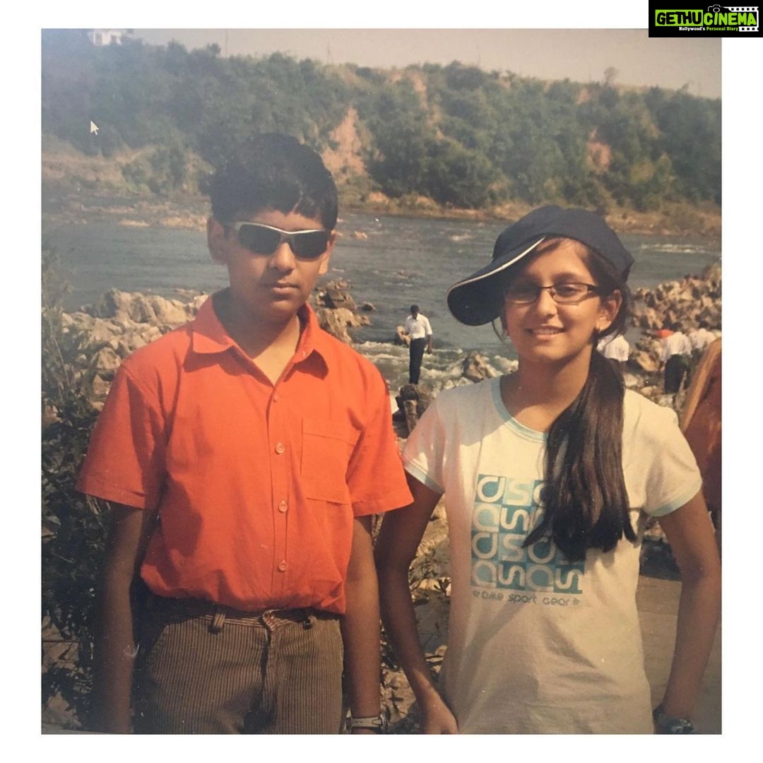 Srishti Jain Instagram - Some major throwback pictures in here! Happy Rakshabandhan to all my lovely brothers and sisters! I love you all so much! . . . . . . . . . . . . . . . . #rakshabandhan #brothersisterlove #family #love #happy #siblings #instagood #instagram #instalike #familylove #explore #explorepage #newpost #festive #picoftheday