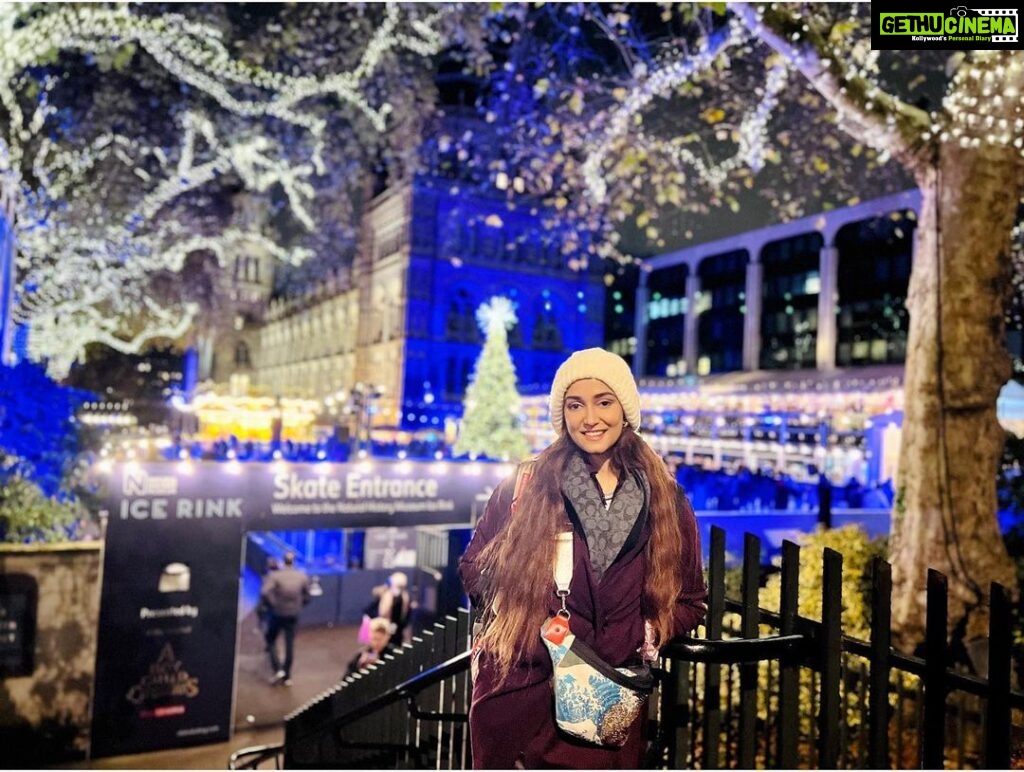 Srishti Jain Instagram - I couldn’t be there for Christmas, but I saw the start! And it was beautiful! See you soon again London❤️🇬🇧 . . . . . . . . . . . . . . . . . . . . . . . . #london #londonlife #londoncity #londondiaries #christmas #festivelights #winterlook #winteroutfit #ootn #winterfashion #love #happychristmas #christmasdecorations #wintervibes❄️ #instagood #instagram #insta #instamood #newpost #picoftheday #explore #explorepage #exploremalang Bond Street