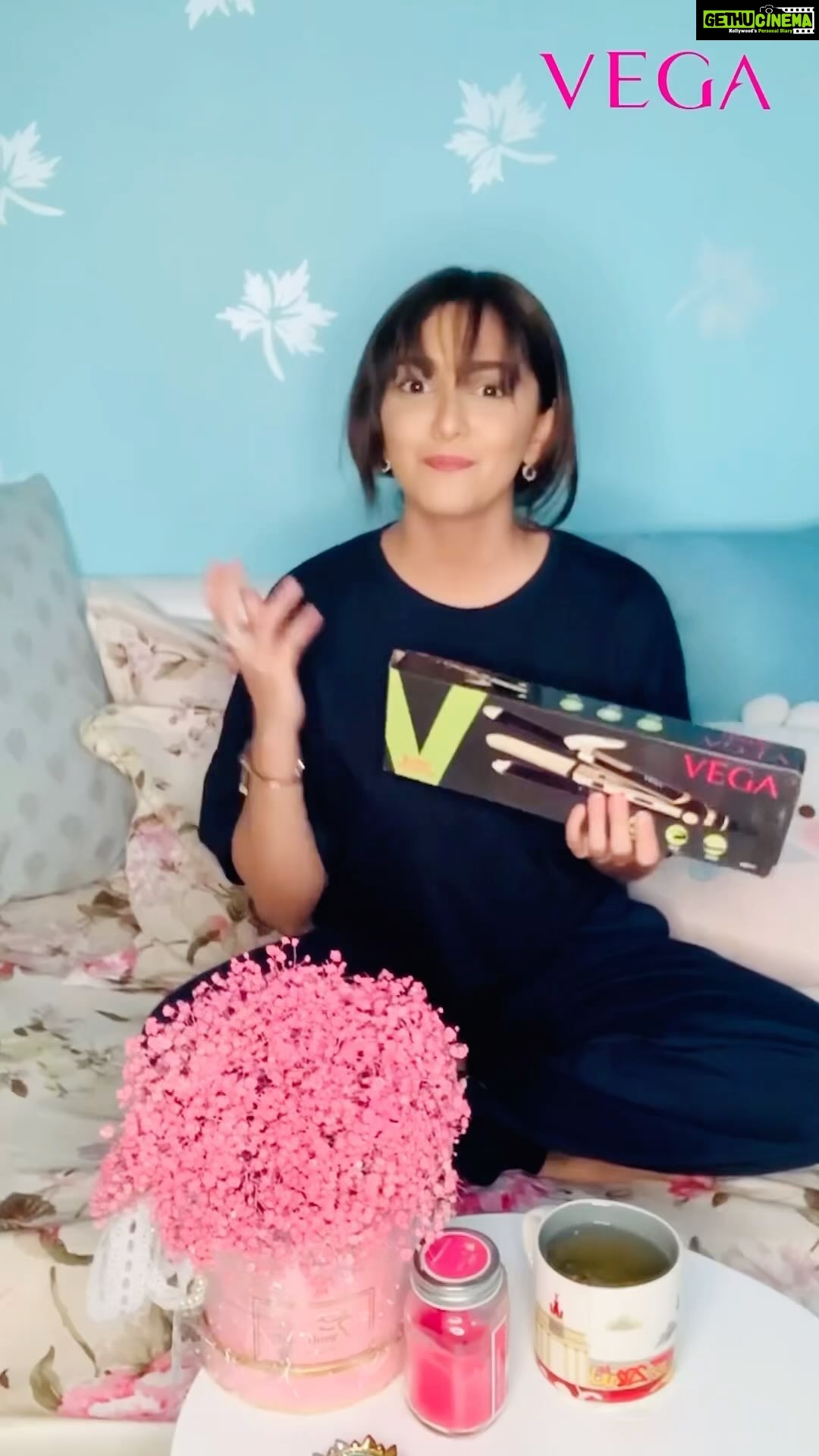 Srishti Jain Instagram - Hi Guys, I have some amazing news to share with you all, I am so excited to introduce the @vegabeauty 3-in-1 Hair Styler for the most cool hairstyles that you can do up yourself! 😍😍😍 Whether you want to straighten, crimp or curl your hair, all is now possible right here at home with the @vegabeauty 3-in-1 Hair styler. Getting ready impromptu has become so much easier with this product ❤️🔥🥰 Shop: in-store via Amazon, Flipkart, Myntra, Nykaa or from the stores near you. 🤩 #StraightCrimpCurl #VEGA3in1HairStyler #GoodbyeSalon #Vega #VegaBeauty #PersonalCare #Grooming #BeautyCare #YourStyleExpert #PersonalStyleExpert #YourPartnerInBeauty #YourPartnerInCare Mumbai, Maharashtra