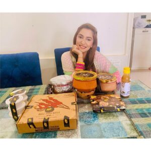 Srishti Jain Instagram - Nothing can match the aroma of Handi full of Biryani and Phirni, so Mumbaikars are you ready to feel this aroma of love coming from @biryanibykilo ? 

Order your own 'Handi of Love and Joy' which is made with refined spices from Kerala and handcrafted earthen pots to reconnect you with your own culture and nature. 

Order Online at :
http://www.Biryanibykilo.com
or Call on :9555-212-212
#biryanibykilo #bbkbiryani #biryanilovers #biryani #Phirni #Kebabs
