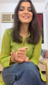 Srishti Jain Instagram - ❤️ 
.
.
.
.
.
.
.
.
.
.
.
#reels #reelsinstagram #reelitfeelit #tareefan #singing #singingcover #instagood #instagram #instadaily #love #gratitude #happy #explore #explorepage