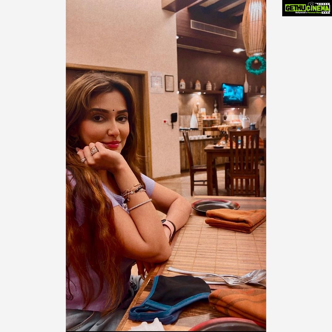 Srishti Jain Instagram - Gujarat Trip Dump❤️🧿 Series 1 . . . . . . . . . . . . . . . . . . . #traveldiaries #familytrip #sisterlove #travelgram #happy #love #gujarat #girforest #instagood #insta #instagram #picoftheday #newpost #explore #explorepage #family #love #gratitude Gir Jungle - Gujarat