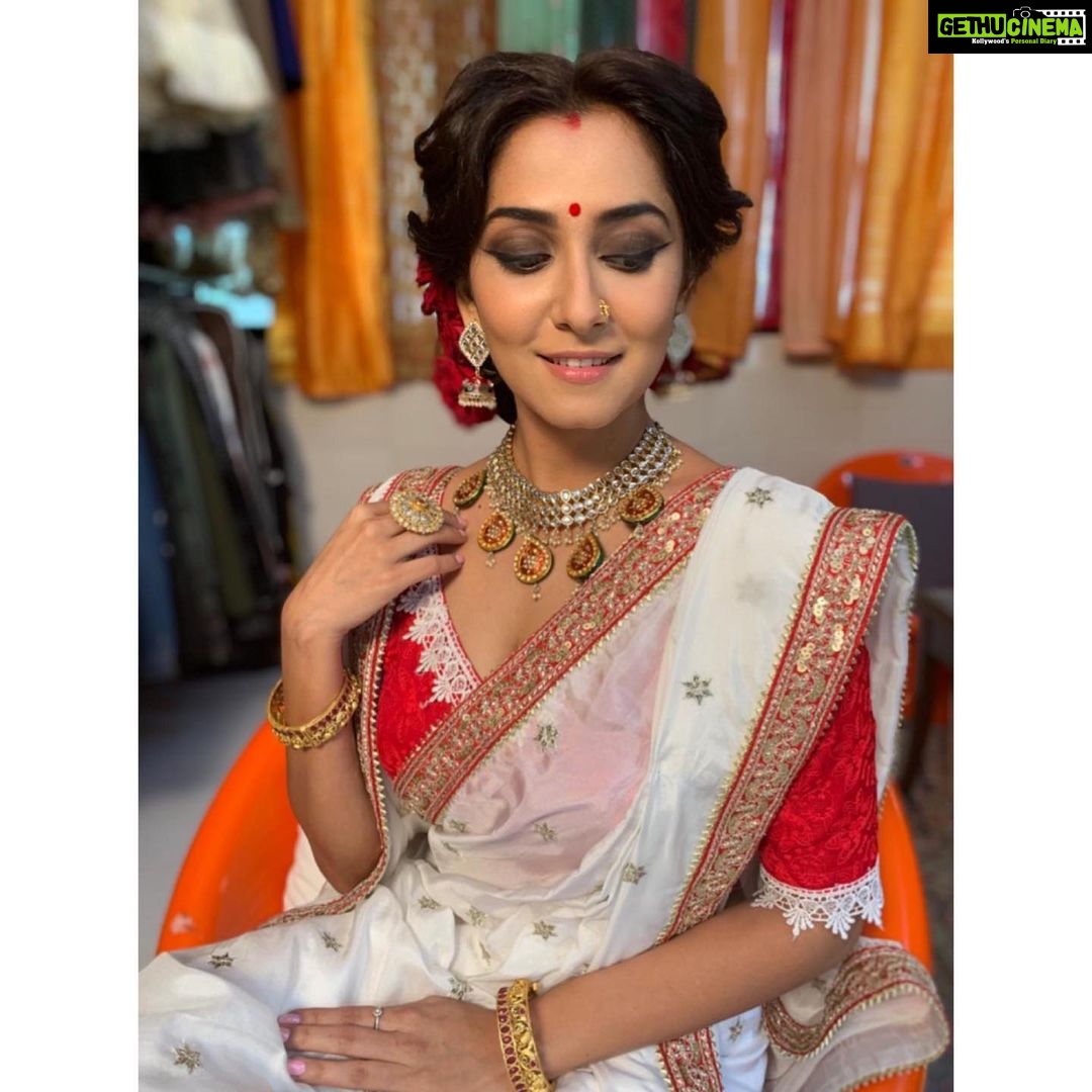 Srishti Jain Instagram - This year was eventful and how! Thankful for everything that happened! All the people I met and the new bonds I formed and all the lovely experiences I’ve had! Here’s wishing 2022 will be even better! Most importantly my wish for this new year is that we rod ourselves of this virus and can go back to our normal lives! Wishing everyone good health and lots of happiness❤️ Happy New Year❤️🧿 PS - A few unseen pictures ❤️ . . . . . . . . . . . . . . . . . . . . . . #newyear #newyear2022 #unseen #greatful #gratitude #love #memories #throwback #newpost #2021 #2022 #zra2021 #instagood #instagram #insta #explore #explorepage #exploremore #postoftheday #white #onset #shoot #actorslife Mumbai, Maharashtra